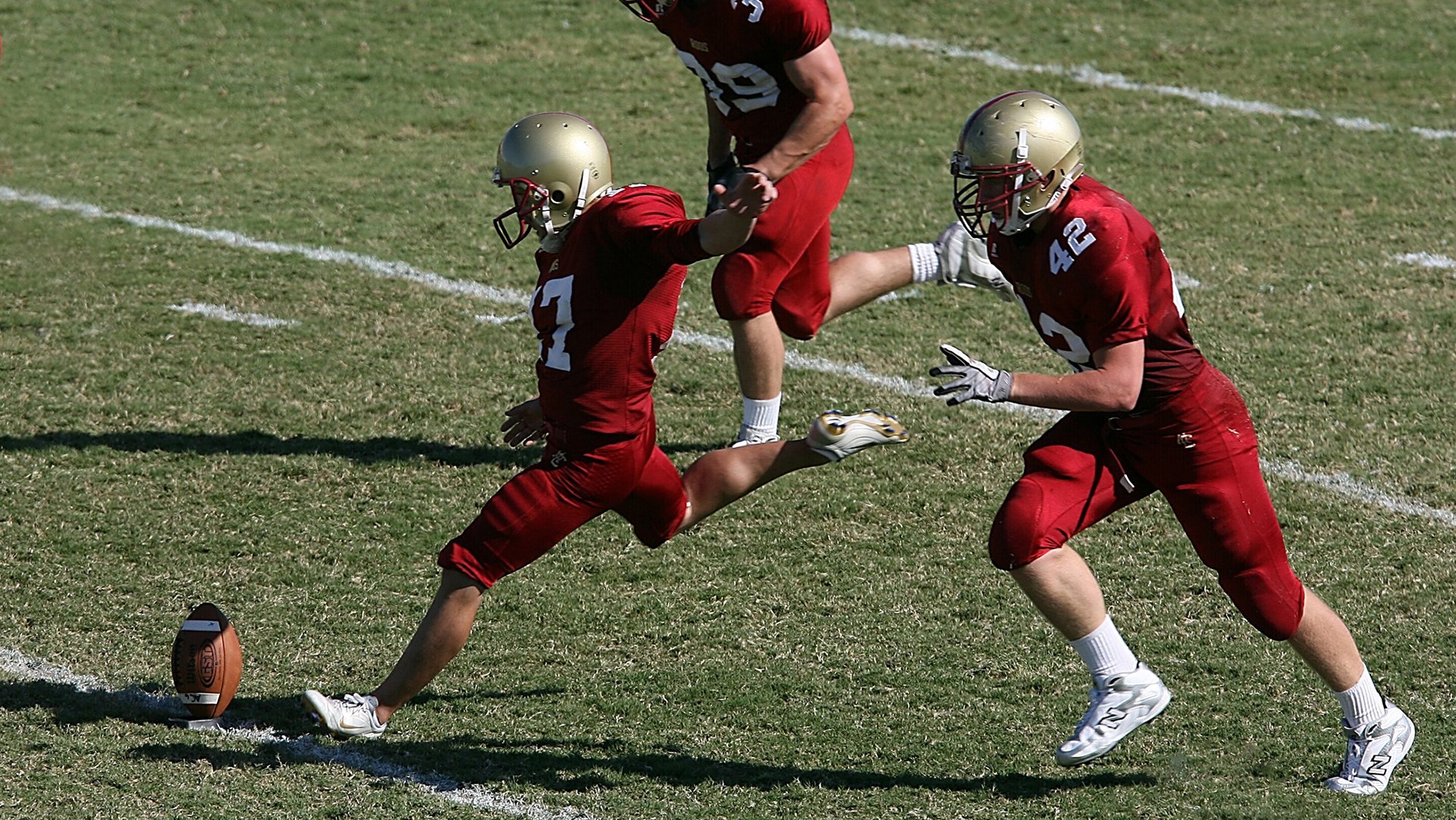 2019年总决赛第4场：库里在第一节就投进连续两个长距离三分，开启“火力模式”
