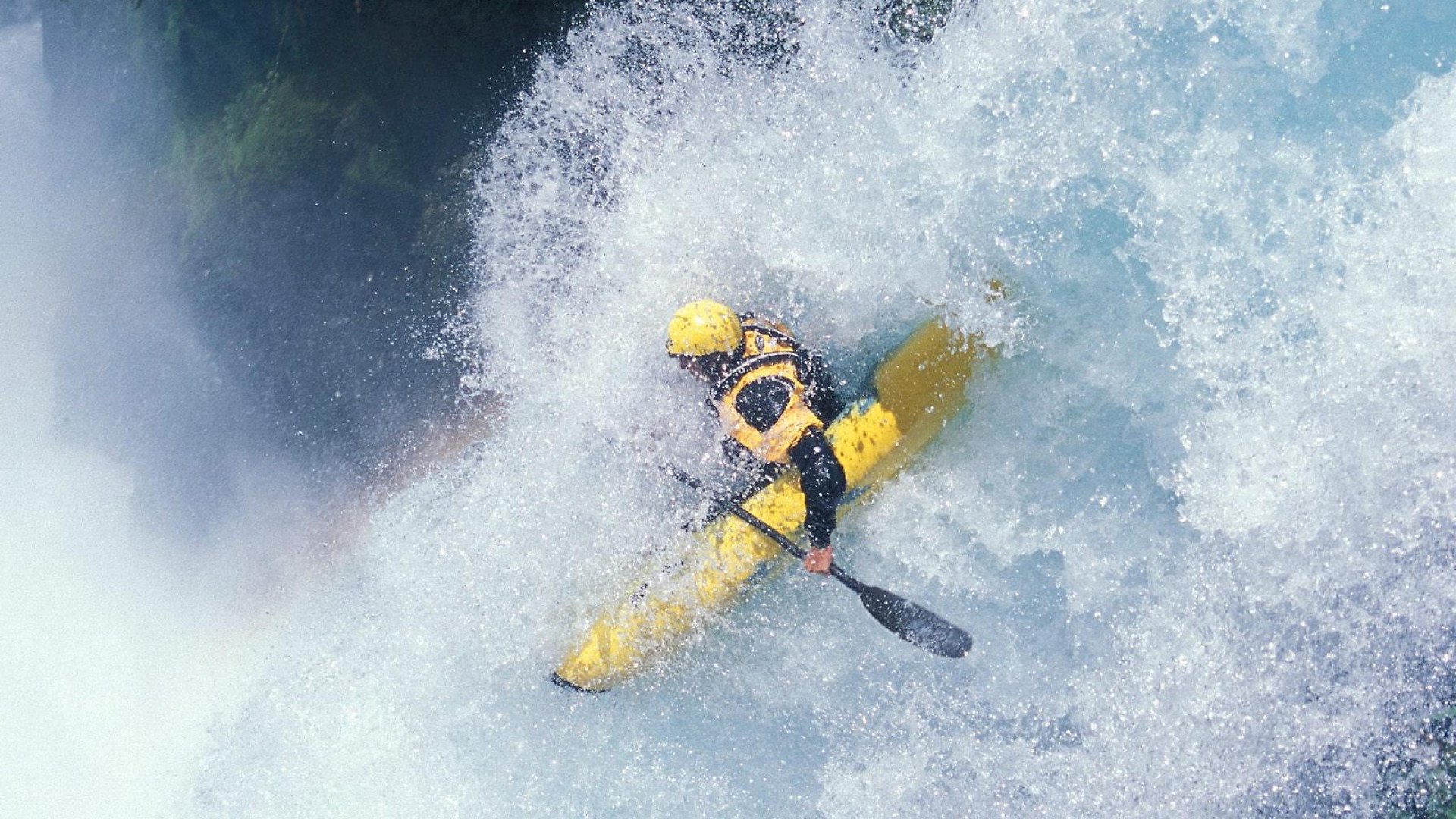城市夜光水上风筝节，灯火闪耀中的空中盛会
